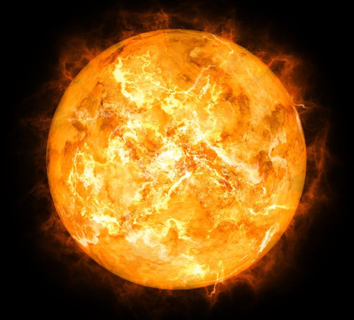 Gần đây nhận loại mới phát hiện ra rằng Mặt trời được tạo ra từ hydro và heli. Trong luận án của mình, Cecilia Payne-Gaposchkin lần đầu tiên chỉ ra rằng Mặt trời được cấu tạo bởi 2 loại khí nhẹ này. Luận điểm này từng bị cho là sai bởi vì trước đó, người ta tin rằng mặt trời có thành phần tương tự như Trái đất.