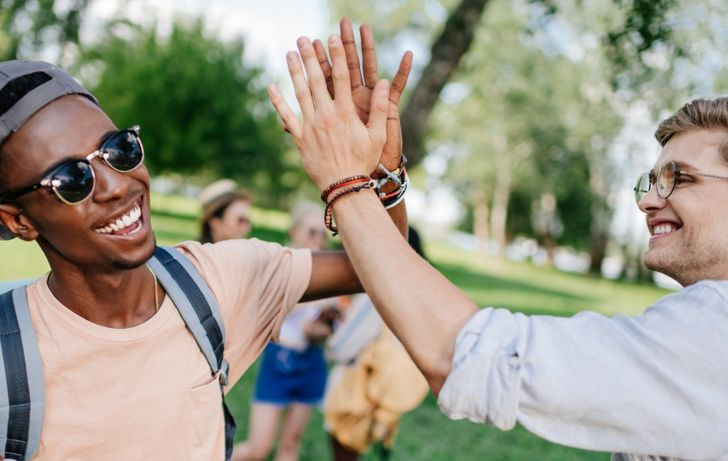 Điều đáng ngạc nhiên là cách ăn mừng kinh điển này đã từng xuất hiện vào năm 1977, trong một trận đấu bóng chày giữa LA Dodgers và Houston Astros.