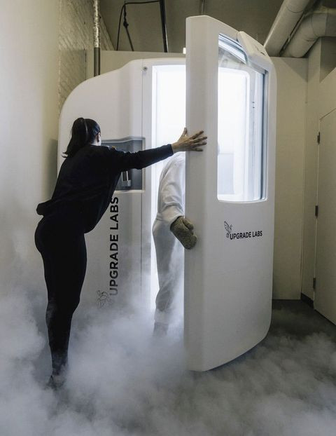 Ở tuổi 20, ông từng là một hacker máy tính. Ông chán ngấy với việc phải đối mặt với chứng viêm khớp và mệt mỏi kinh niên, mặc dù đã làm tất cả những gì bác sĩ khuyên, gồm tập thể dục, đếm calore. Do đó, ông bắt đầu thử nghiệm các chế độ ăn kiêng và dần trở nên “nghiện” với các phương pháp chống lão hóa.