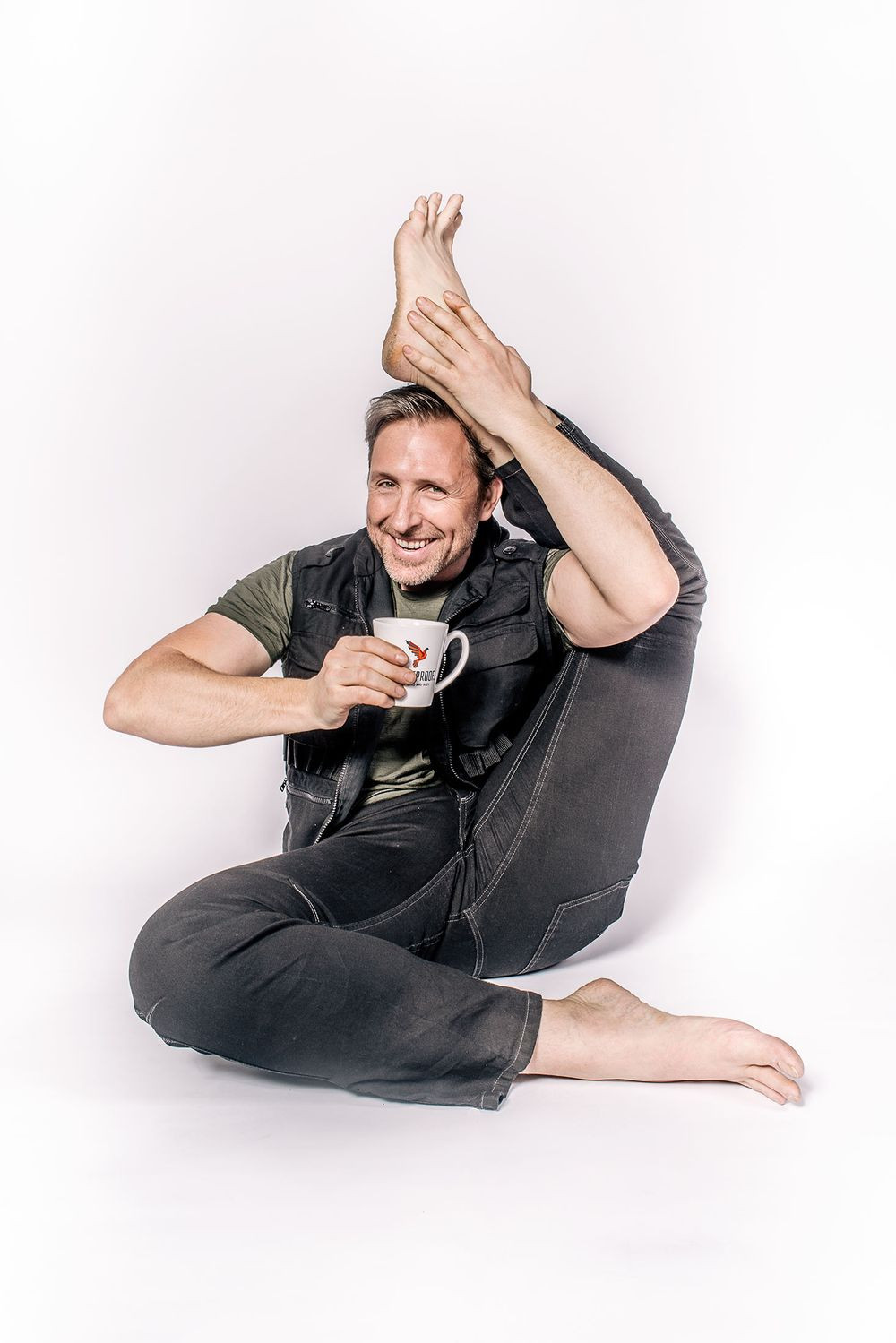 Dave Asprey, 47 tuổi, khẳng định anh sẽ sống đến ít nhất năm 2153 bằng cách sử dụng các liệu pháp chống lão hóa như ngâm trong bồn nước lạnh và nhịn ăn theo giai đoạn.