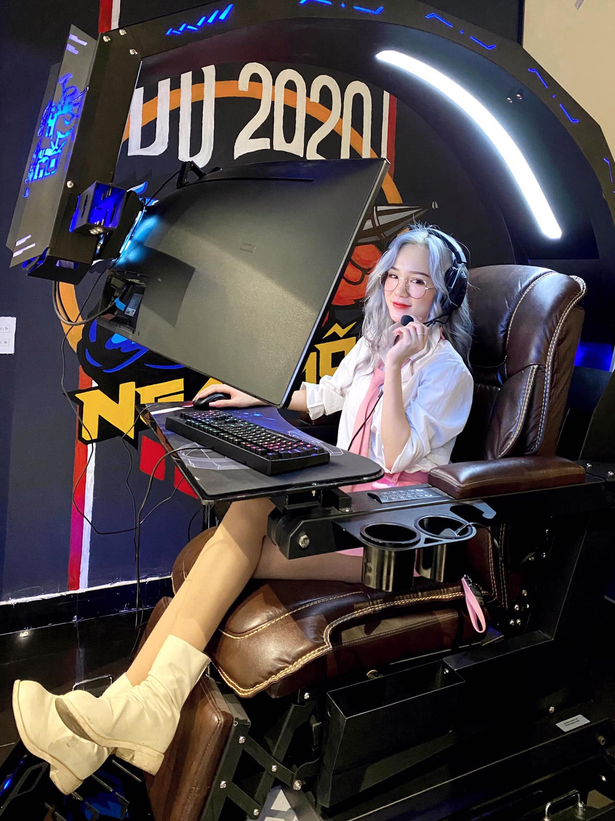 Cô nàng cũng nhận được sự yêu quý của đông đảo cư dân mạng nhờ cách nói chuyện đáng yêu, thân thiện với mọi người.