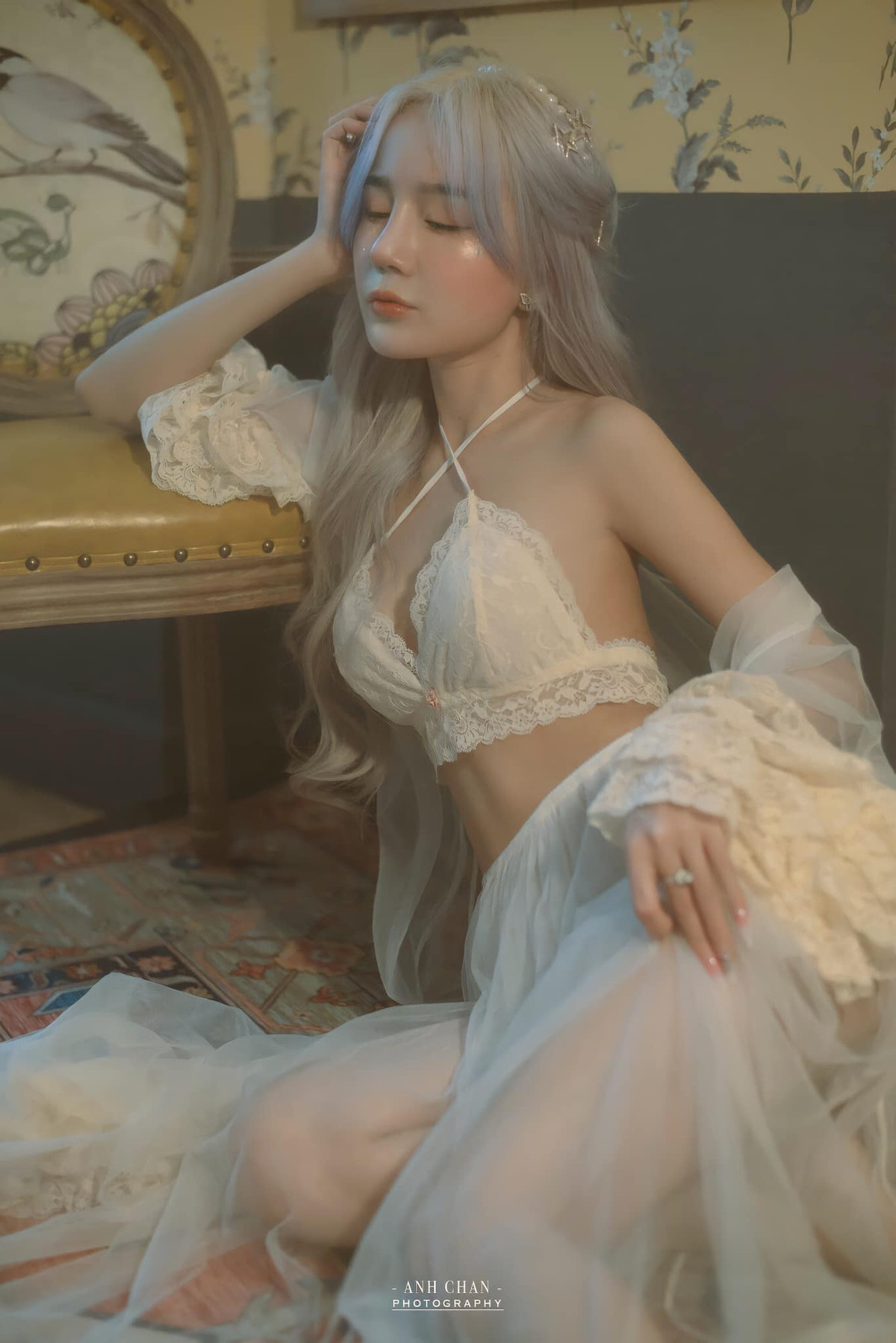 Phan Hoàng Thiên Thy sinh năm 1995, đến từ Nghệ An là cái tên mới mẻ trong cộng đồng streamer Việt Nam. Hiện tại cô nàng đang làm việc tại Hà Nội.