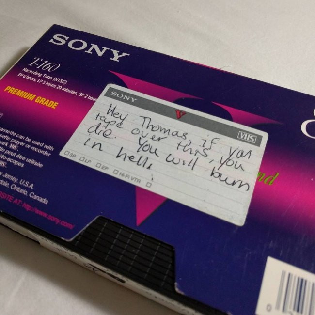 Băng video VHS đã từng là thiết bị giải trí chủ lực của nhiều gia đình. Việc có được một đầu có chức năng thu hình và thu lại được một chương trình yêu thích là rất quý giá tại thời điểm đó.