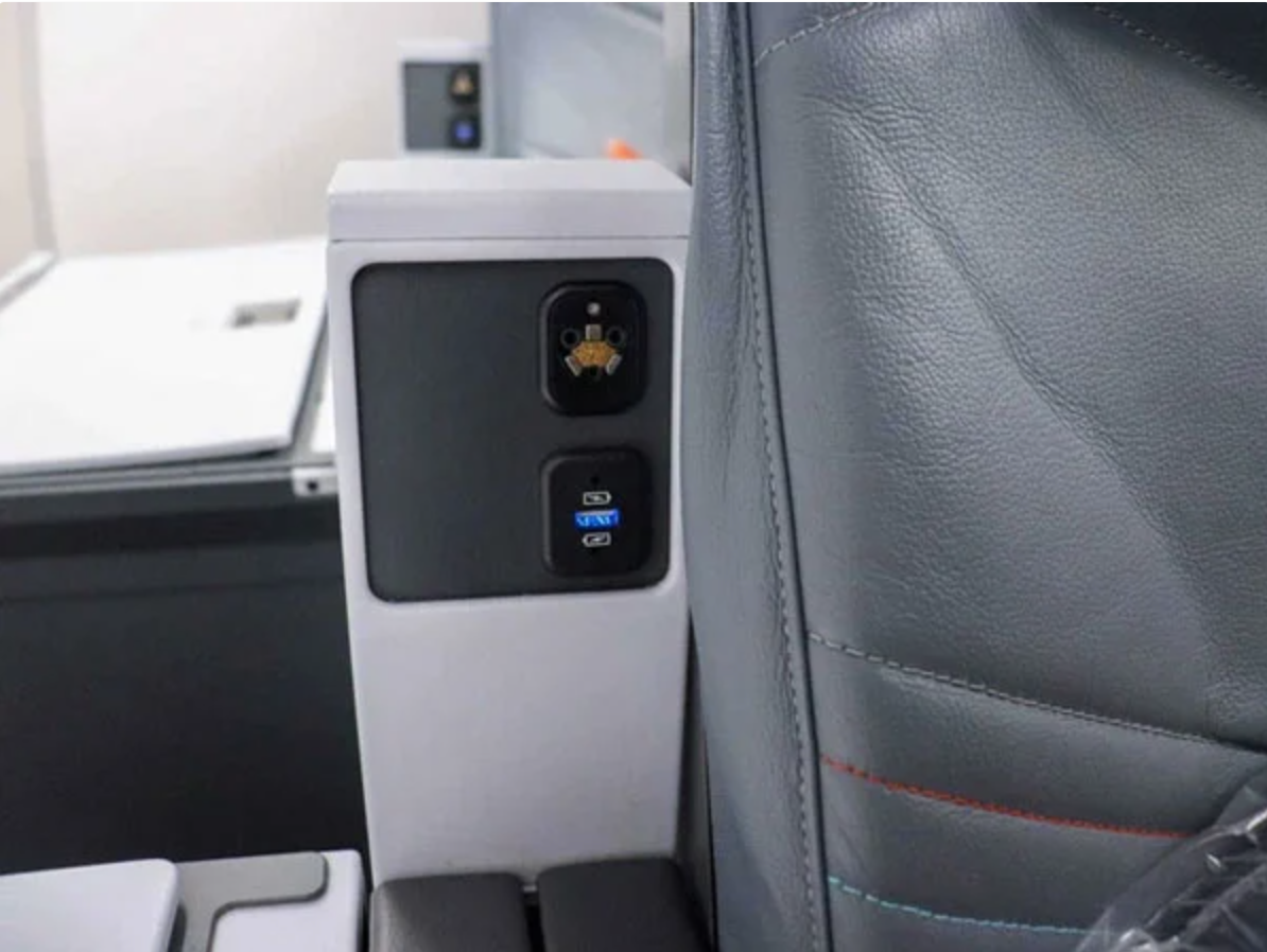 Hàng ghế đơn cũng có nghĩa là hành khách có thể tận dụng tối đa không gian, với lối đi trực tiếp ở giữa và ít nhất một cửa sổ của riêng họ.