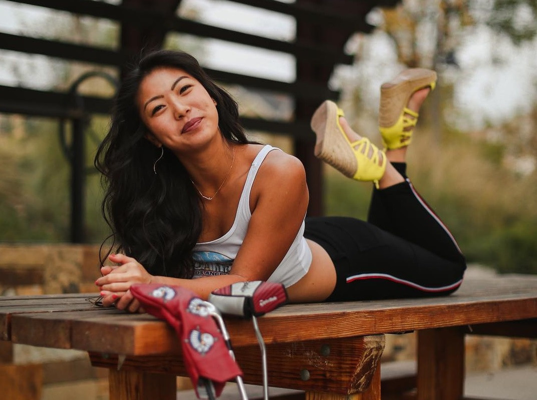 Trở thành một người có ảnh hưởng truyền thông và thành công trong lĩnh vực kinh doanh, Shee tiết lộ mỗi năm kiếm được hơn 1 triệu USD nhờ chính sự nổi loạn và phá cách của mình.