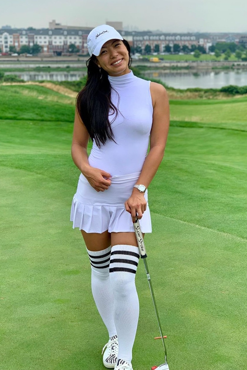 Isabelle Shee nay vẫn chơi golf nghiệp dư, và hướng dẫn chơi golf trên mạng xã hội.