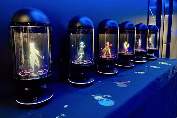 Cô bạn gái bên trong chiếc hộp này có tên là Azuma Hikari.