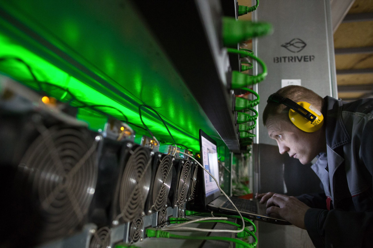 Thực tế, nhờ GPU được cải tiến hiệu năng mà dàn trâu cày ngày nay cũng có hiệu suất cải thiện đáng kể. Dù vậy, lái trâu và dân đào hiện không còn mặn mà với việc dùng dàn trâu để đào Bitcoin mà thay vào đó họ thích đầu tư đào Ethereum, Litecoin và các đồng coin cỏ khác.