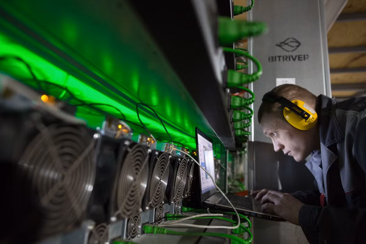 Thực tế, nhờ GPU được cải tiến hiệu năng mà dàn trâu cày ngày nay cũng có hiệu suất cải thiện đáng kể. Dù vậy, lái trâu và dân đào hiện không còn mặn mà với việc dùng dàn trâu để đào Bitcoin mà thay vào đó họ thích đầu tư đào Ethereum, Litecoin và các đồng coin cỏ khác.