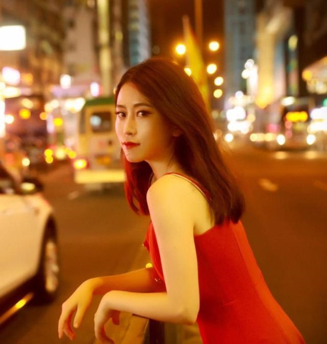 Youtuber Tiểu Dã có tên gọi khác là Ms Yeah, sinh năm 1994 tại thành phố Thành Đô, tỉnh Tứ Xuyên, Trung Quốc. Hiện tại ở tuổi 27, cô nàng có hàng triệu người hâm mộ trên mạng với Weibo hơn 8 triệu lượt theo dõi, fanpage 5 triệu lượt thích và hơn 9 triệu lượt đăng ký trên trang Youtube.