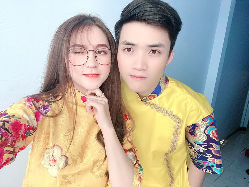 Gao Bạc và Cô Ngân TV là những streamer cực kỳ nổi tiếng trong làng Free Fire. Gao Bạc có kênh YouTube đạt 2,24 triệu sub, Cô Ngân TV cũng không kém cạnh khi có tới 1,24 triệu lượt theo dõi.