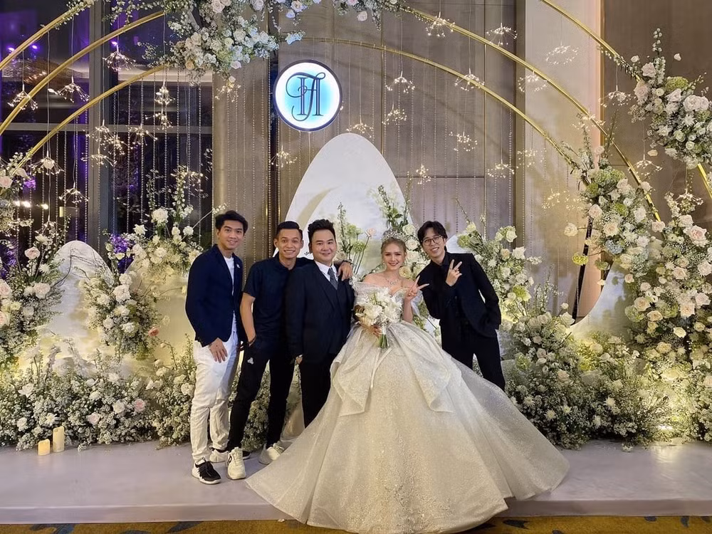 Streamer Xemesis (Hiếu Nghiêm) là một trong 4 chàng trai của nhóm Tứ hoàng streamer bao gồm Độ Mixi, PewPew, Viruss được mọi người vô cùng yêu thích và ủng hộ.