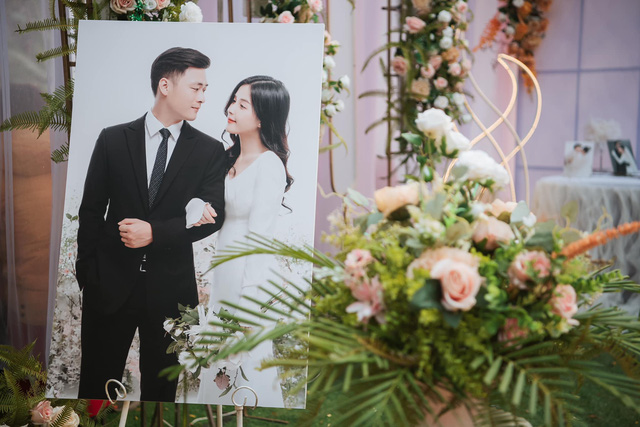 Không để cho người hâm mộ mong ngóng, Thảo Nari đã đăng tải bức ảnh cưới đầy hạnh phúc bên người bạn đời. Đám cưới đã được tổ chức tại quê nhà Tuyên Quang của nữ streamer vào ngày 22/12 vừa qua.