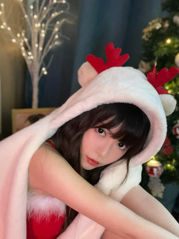 Vì muốn theo đuổi eSports, Thục Di đã trở thành BLV (caster) chính thức của giải đấu LPL và còn có nghề tay trái là streamer tại nền tảng Douyu.