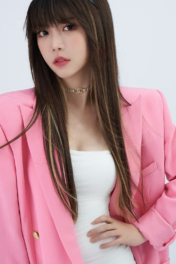 Ngoài LMHT, Thục Di còn có niềm đam mê cháy bỏng với âm nhạc. Nữ caster xinh đẹp sinh năm 1994 có khả năng chơi nhiều loại nhạc cụ dân tộc khác nhau và thường thể hiện tài năng của mình trong mỗi lần stream tại nhà.