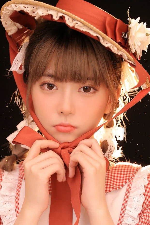 Cuốn hút bởi ngoại hình nóng bỏng và gương mặt xinh đẹp, Thục Di sớm trở thành cái tên hot nhất nhì trong dàn caster của giải đấu LMHT.