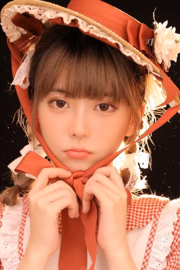 Cuốn hút bởi ngoại hình nóng bỏng và gương mặt xinh đẹp, Thục Di sớm trở thành cái tên hot nhất nhì trong dàn caster của giải đấu LMHT.