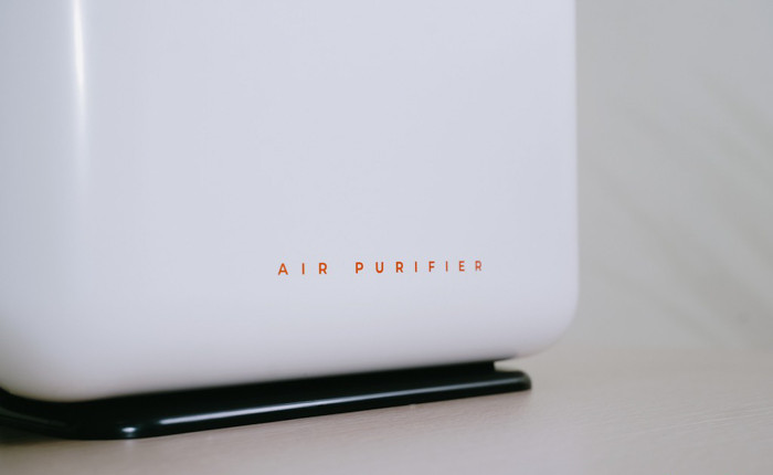 Riêng 35LA5400 có thêm hỗ trợ kết nối Wi-Fi, điều chỉnh tiện lợi hơn qua ứng dụng Vsmart Home (để bật Wi-Fi nhấn giữ nút Sleep 5 giây) cũng như hỗ trợ hiển thị chỉ số chất lượng không khí AQI (0-50 sạch, 51-100 Trung bình, >151 kém), phù hợp diện tích 42m2.