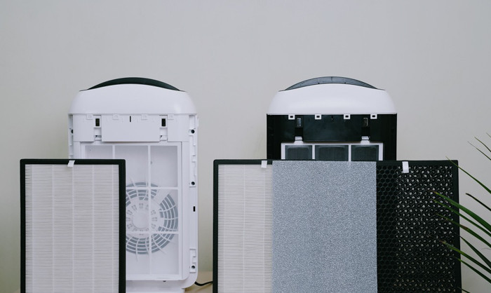 Cả hai mẫu 30LA5300 và 35LA5400 đều có tính năng tự động làm sạch không khí (nhờ vào cảm biến bụi nên máy sẽ đo được những hạt bụi PM 2.5 trong không khí) nên việc duy nhất là bật máy lên.