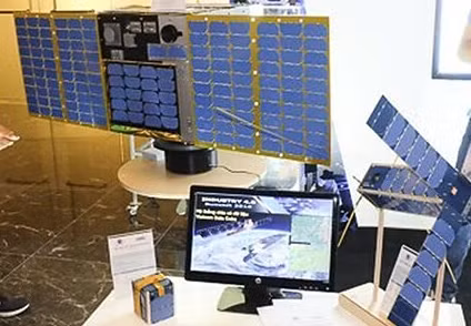 Quá trình nghiên cứu, thiết kế, tích hợp, thử nghiệm chức năng vệ tinh NanoDragon hoàn toàn được thực hiện tại Việt Nam. Ngoài ra toàn bộ cấu trúc cơ khí và mạch phân phối nguồn của vệ tinh cũng được tự chế tạo tại Việt Nam.