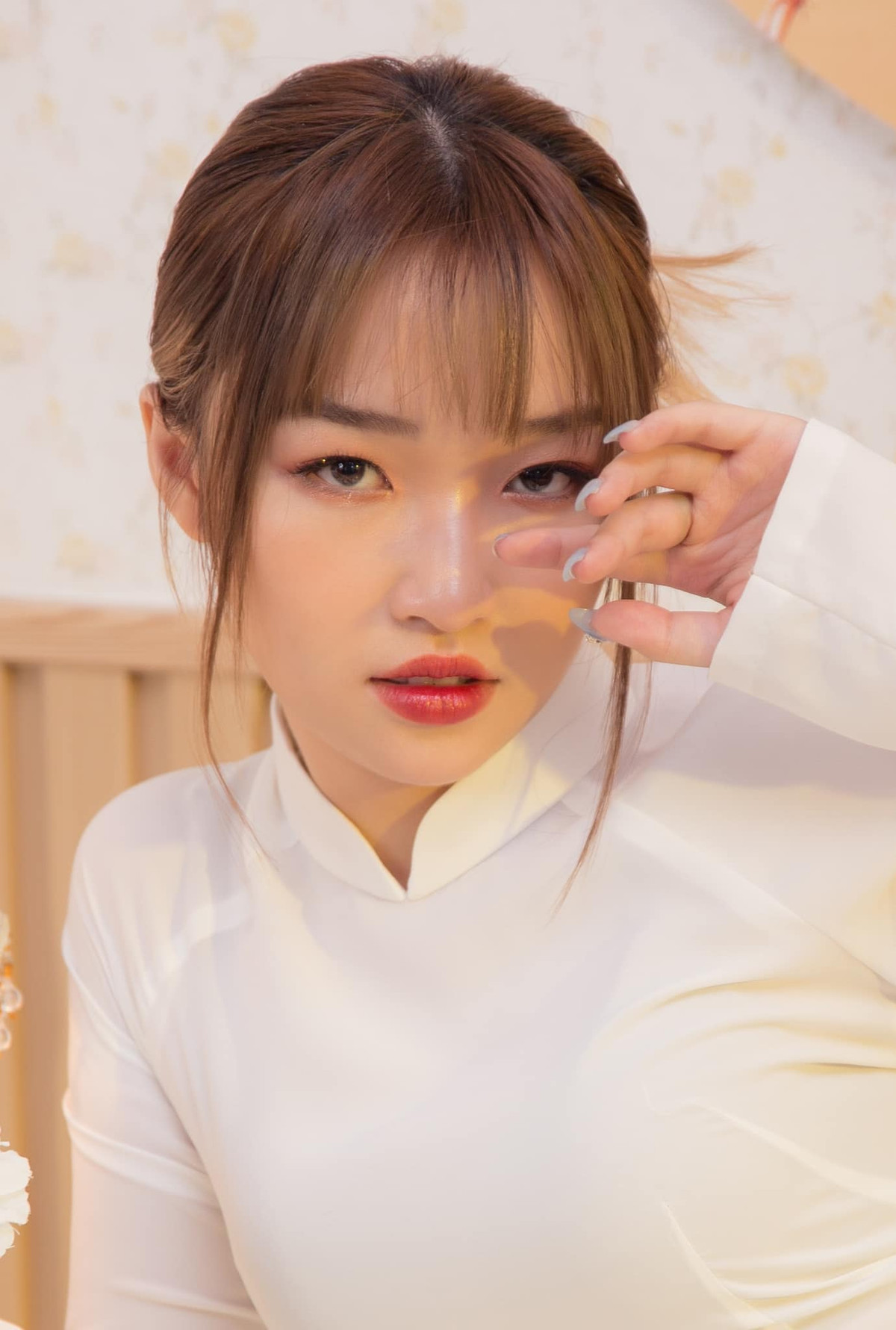 Không thường xuất hiện trên báo chí hay các phương tiện truyền thông, song Hoa Nhật Huỳnh hoạt động rất tích cực trên các mạng xã hội như Facebook và TikTok.