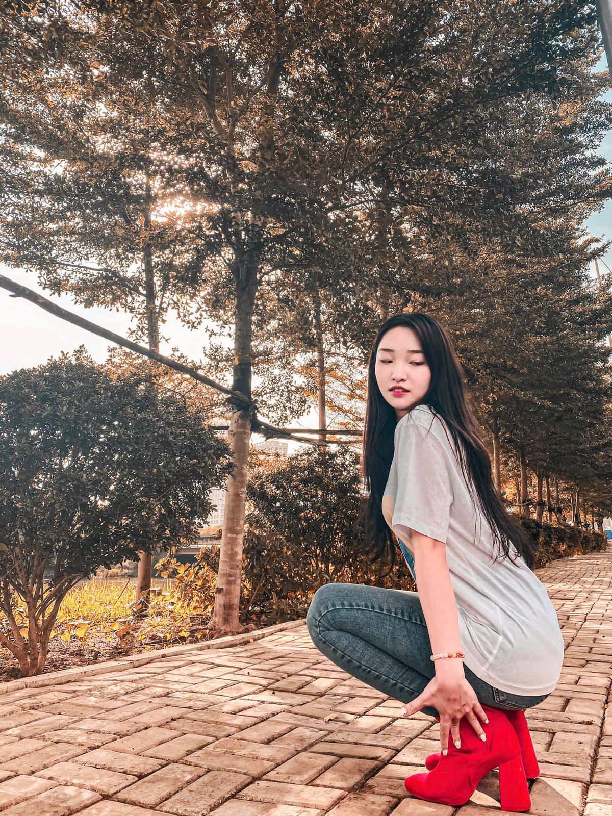 Trang cá nhân của cô nàng đang có tới hơn 737k lượt follow, không hề thua kém ngôi sao nào cả. Ảnh: FBNV