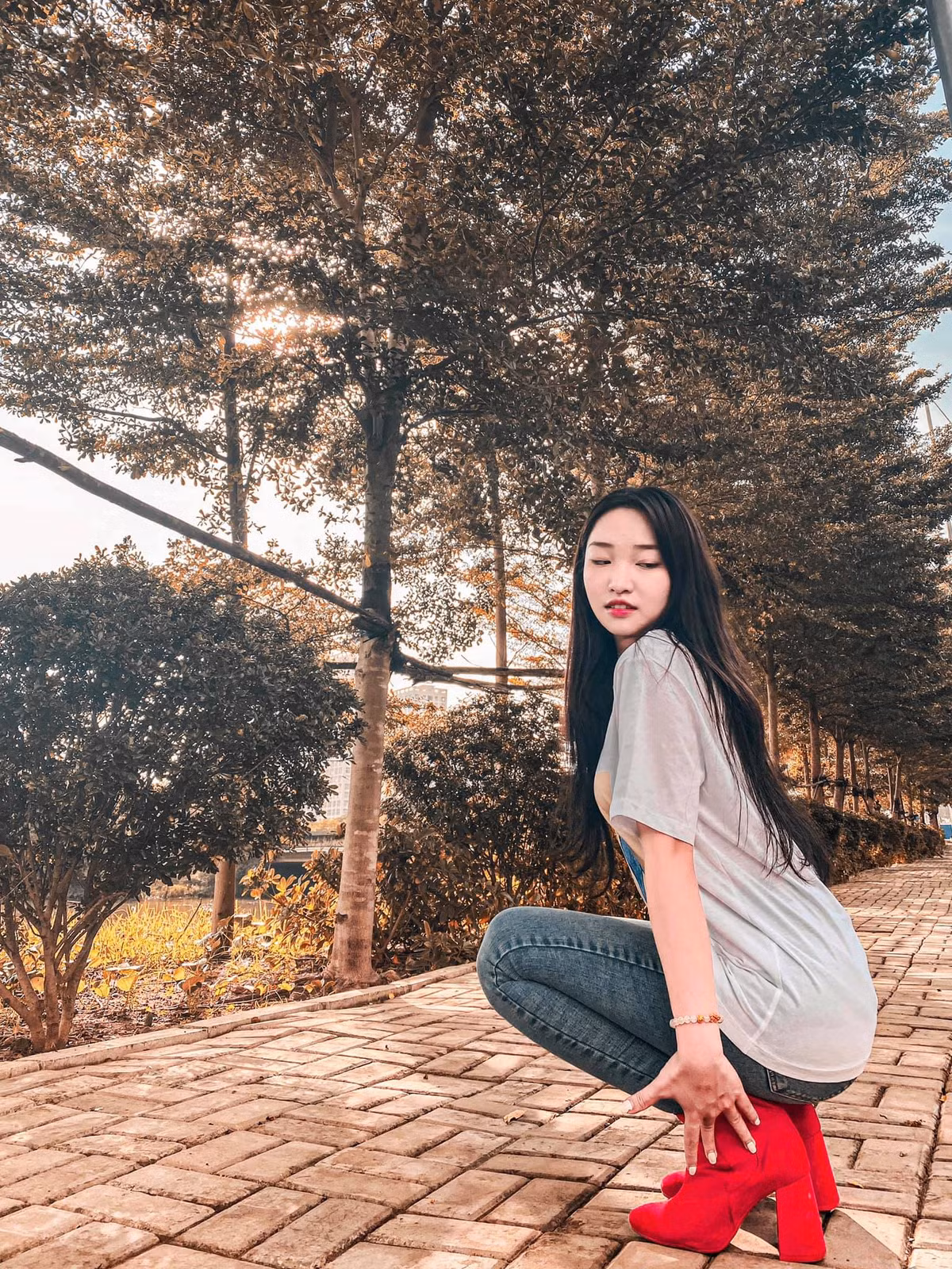 Trang cá nhân của cô nàng đang có tới hơn 737k lượt follow, không hề thua kém ngôi sao nào cả. Ảnh: FBNV