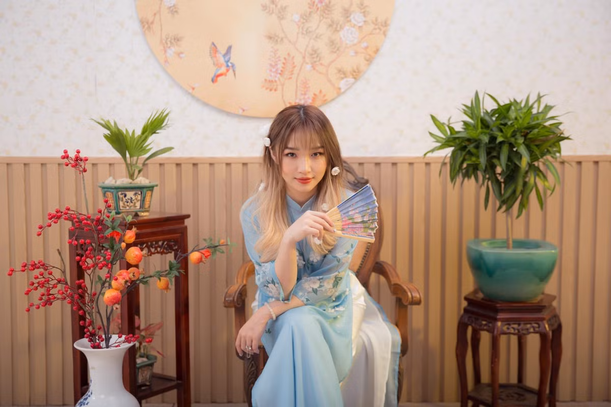 Vào dịp năm mới Tân Sửu vừa qua, streamer Hoa Nhật Huỳnh đã tung ra một vài hình ảnh đón Xuân nhưng lại biến hóa theo nhiều phong cách khác nhau vô cùng thú vị.