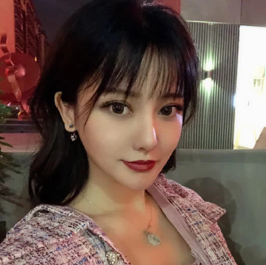 Trước sự việc nữ streamer chọn cách giữ im lặng trong khi sự cố trên vẫn đang là tâm điểm tranh luận của cả cộng đồng.