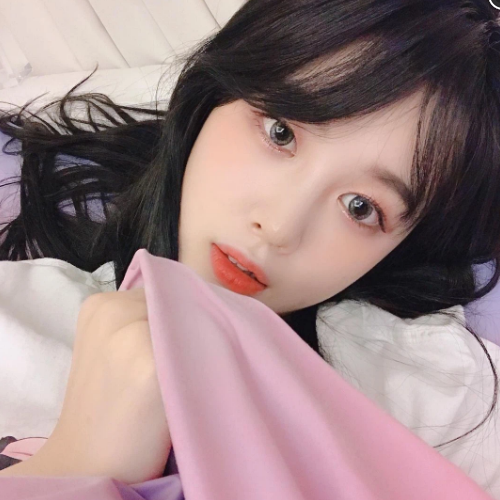 Trước đó, Rika cũng từng khổ sở chia sẻ việc mình bị một kẻ biến thái rình rập quanh nhà vào đêm muộn suốt quãng thời gian qua.