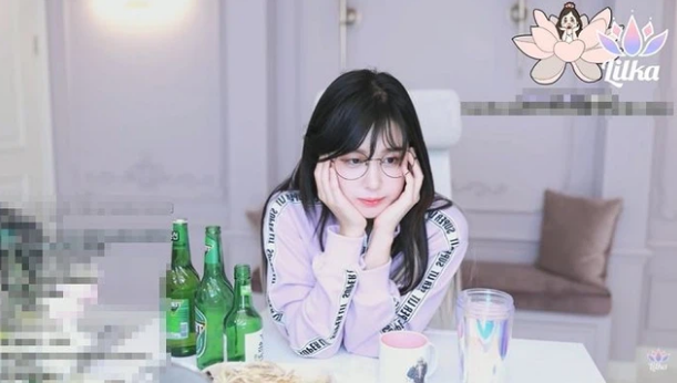 Thậm chí Rika còn bật khóc trên sóng, đồng thời cô còn than thở rằng mình đang rất mong muốn có thể tìm được một người bạn trai ở thời điểm hiện tại.