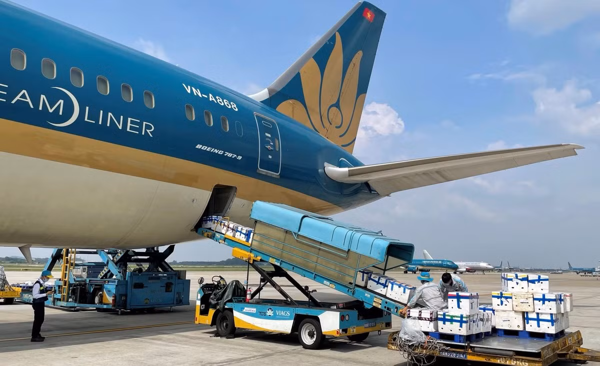 Trước đó, các giải pháp logistic của hàng không cũng đã tạo điều kiện khi vận chuyển hàng chục tấn vải Bắc Giang tới thị trường Nhật Bản.