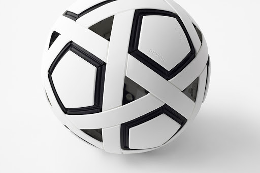 Nendo cho biết họ chọn những chất liệu trên bởi chúng khó bị vỡ hoặc nứt, khả năng xuất hiện những mảnh nhỏ có cạnh sắc văng ra là rất thấp, điều này đảm bảo an toàn cho người chơi.