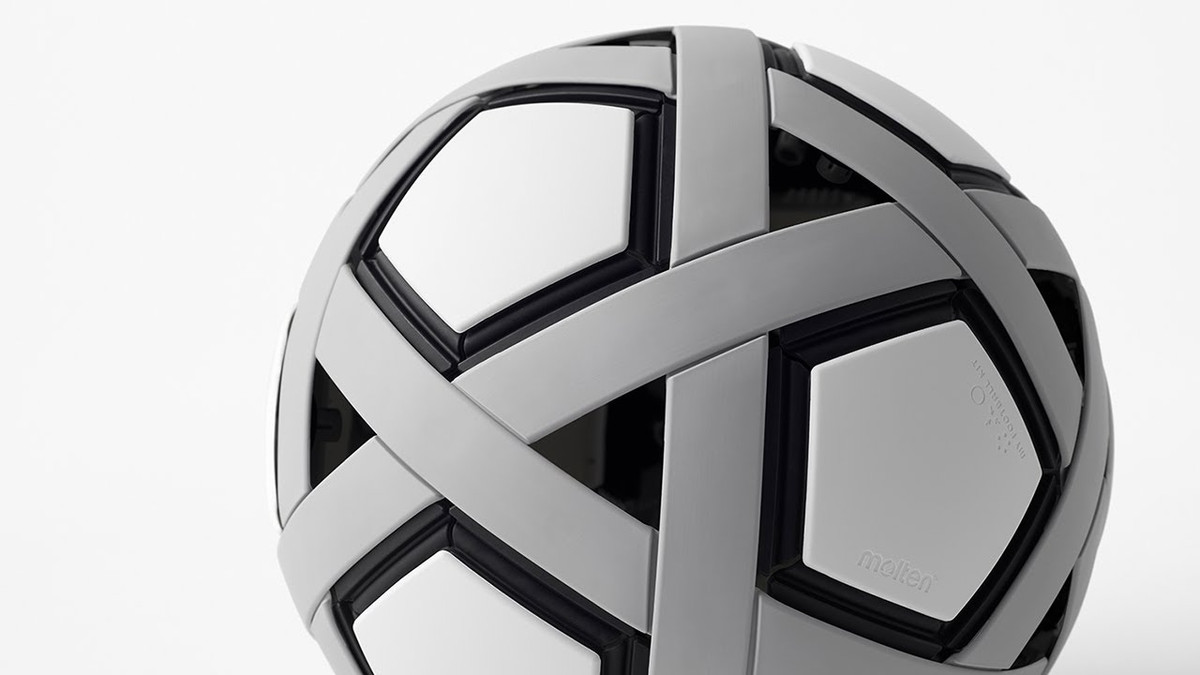 Mới đây một studio thiết kế của Nhật Bản là Nendo đã tạo ra một quả bóng mà không cần bơm hơi, cũng không thể bị xì hơi trong quá trình sử dụng.