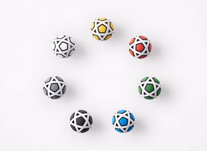 Những quả bóng này không thể bị xẹp bởi chúng không có ruột bóng như những quả bóng thông thường.