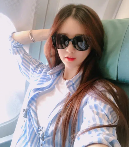 Tuy vậy, điều đáng nói là cô nàng chưa hài lòng với con số này và còn than thở nó chỉ bằng 1/2 so với trung bình tiền donate mỗi ngày mà nữ streamer nhận được trước đây.