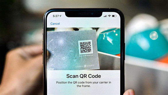 Nang cap iOS 14.4, moi ma QR deu bi quet qua camera “than thanh”