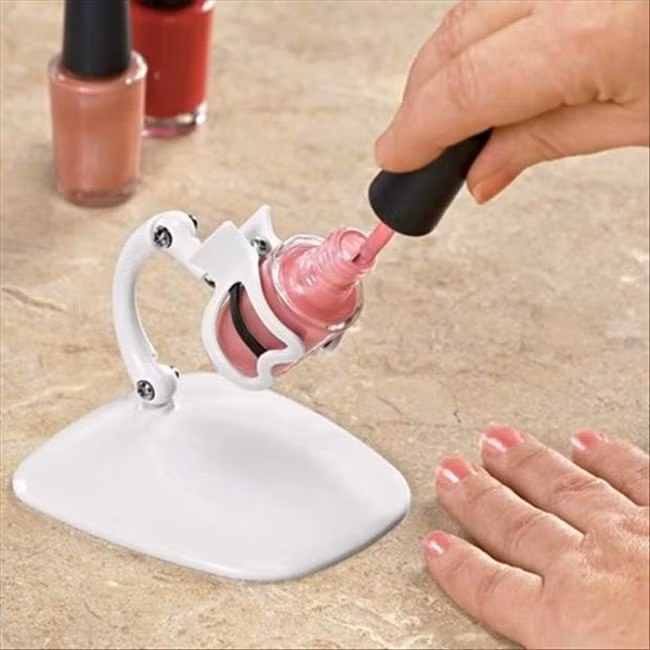 Phát minh giữ sơn móng tay dành cho các nàng điệu đà.