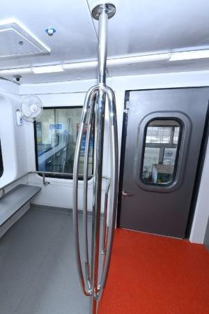 BioUltra sẽ chạy trên đường ray khổ thông thường. Song, tàu chỉ nặng khoảng 20 tấn, chưa bằng một nửa tàu diesel thông thường, nên sẽ giúp hạn chế bào mòn đường ray, giúp giảm chi phí bảo trì mạng lưới đường sắt.