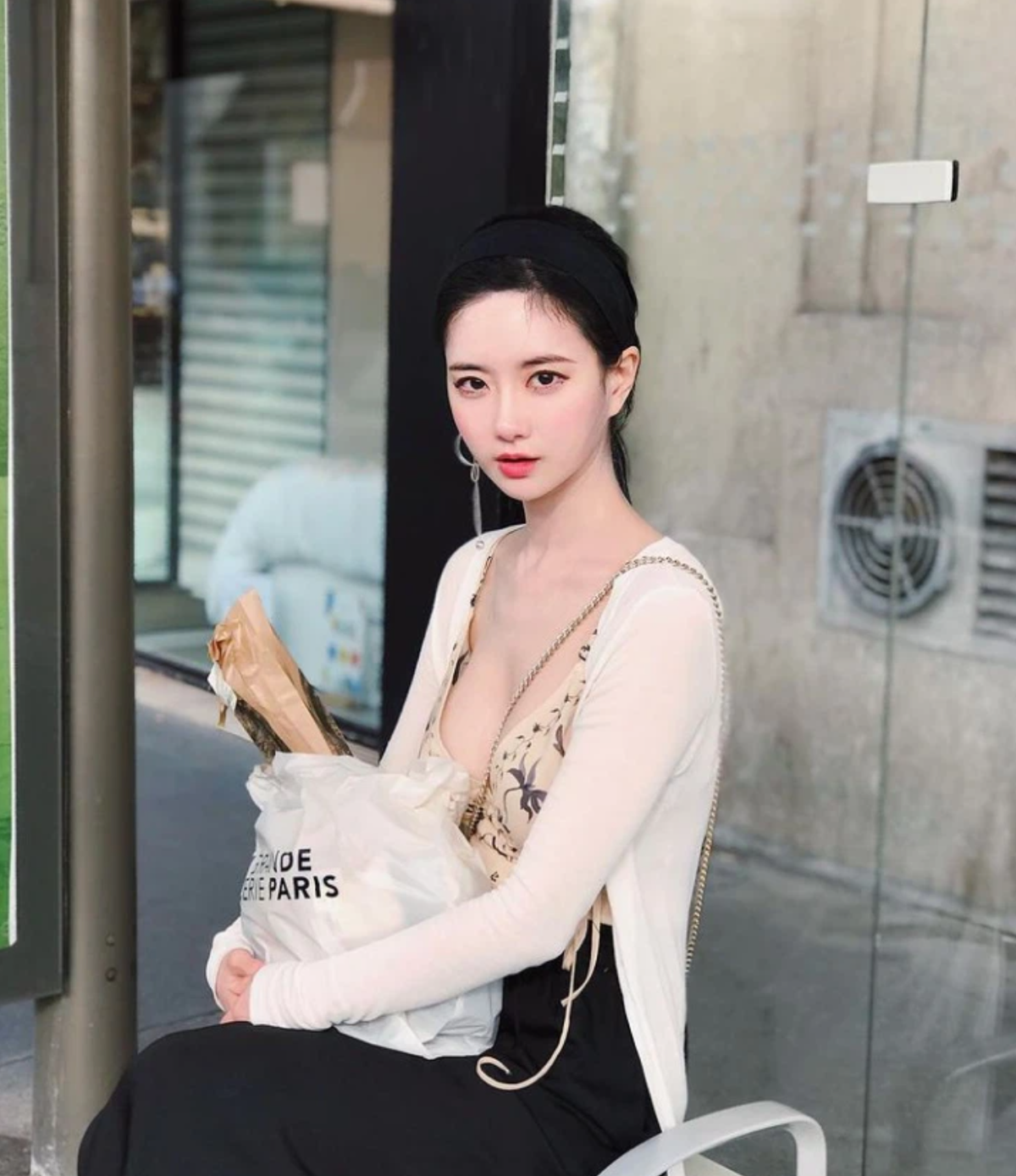  Nữ streamer Yuki Han hay còn gọi là Han So Young, cô nàng sinh năm 1983 tại thành phố Seoul, Hàn Quốc.