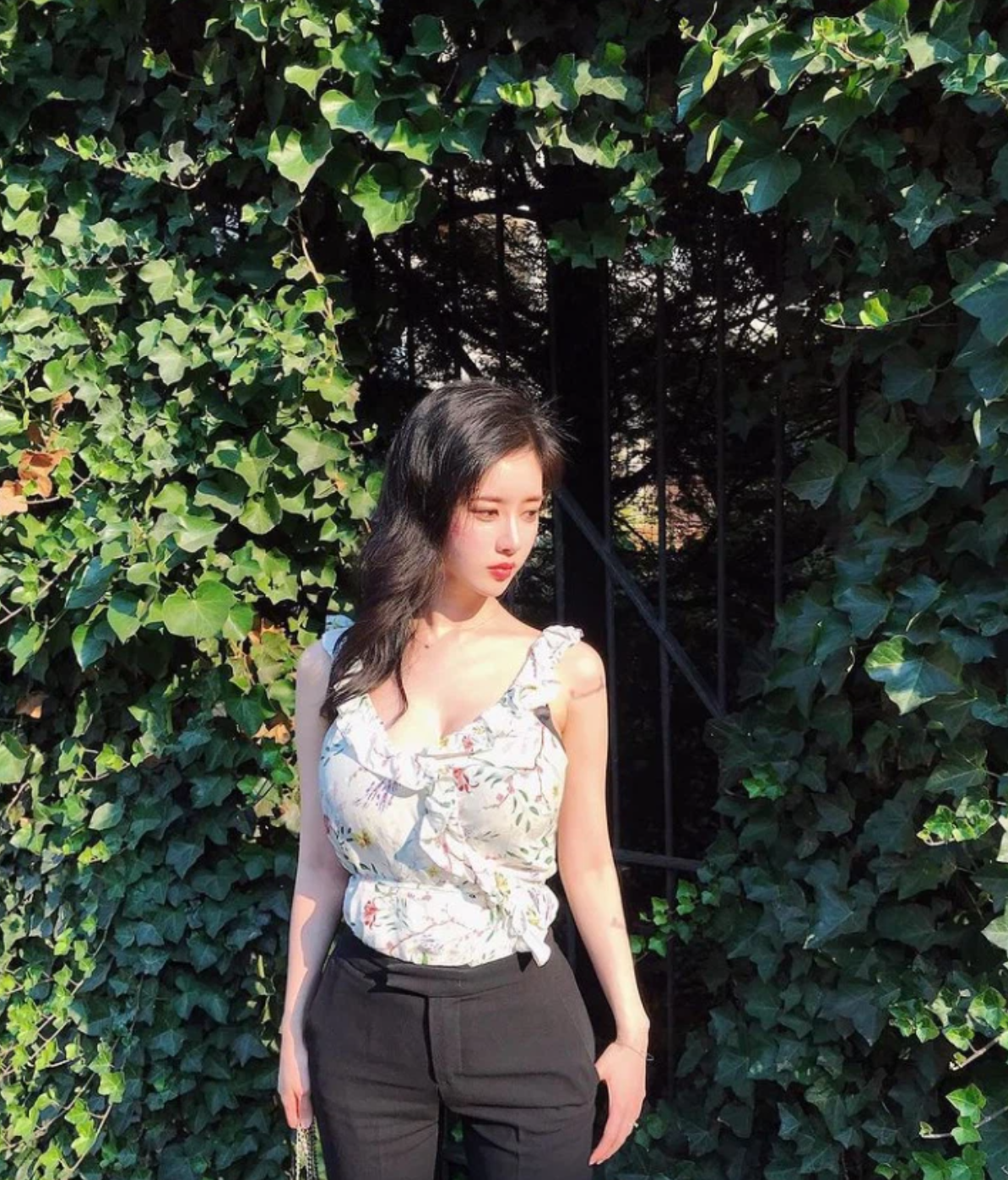 Cô từng tốt nghiệp Khoa Thiết kế Truyền thông của Đại học Hongyi - Hàn Quốc. Yuki Han là một trong những cử nhân có triển vọng của trường.