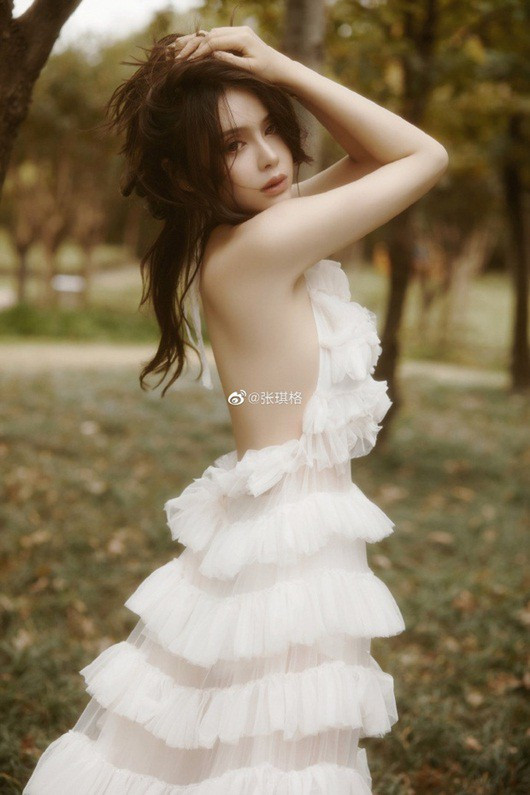 Nhưng sau khi chứng kiến phòng stream của idol vắng vẻ đến kỳ lạ, cộng đồng fan cũng không khỏi xót xa, tiếc nuối cho tài năng và độ nổi tiếng một thời của chân dài Victoria's Secret.