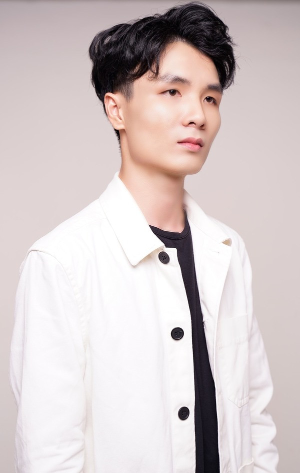 Tacaz (tên thật Nguyễn Trọng Tưởng) hiện là một trong những Youtuber, streamer hot nhất Việt Nam, anh chuyên đăng tải các video về những trò chơi trực tuyến đang hot đồng thời livestream tương tác trực tuyến với khán giả.