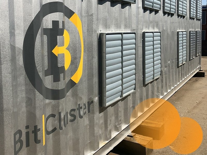 Mùa đông tại đây có thể xuống dưới -40 độ C, biến nơi đây thành một trong những thành phố lạnh nhất thế giới. Đây cũng là lý do chính mà nó được chọn bởi sẽ giảm được chi phí rất lớn cho việc tiền điện chạy làm mát hệ thống máy đào.