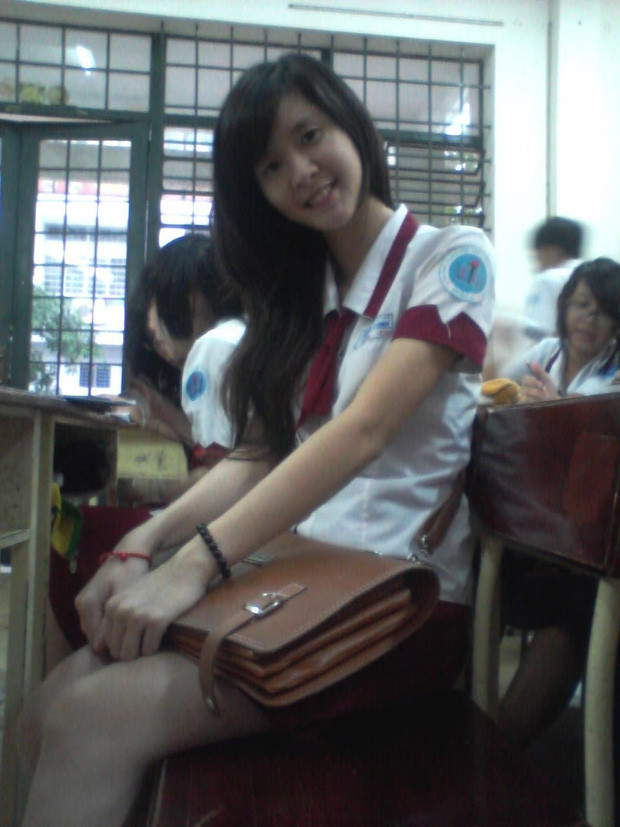 Những năm 2012-2014, lúc này Ngân Sát Thủ vẫn chưa nổi tiếng và chỉ là cô học sinh tinh nghịch như bao bạn bè trang lứa.