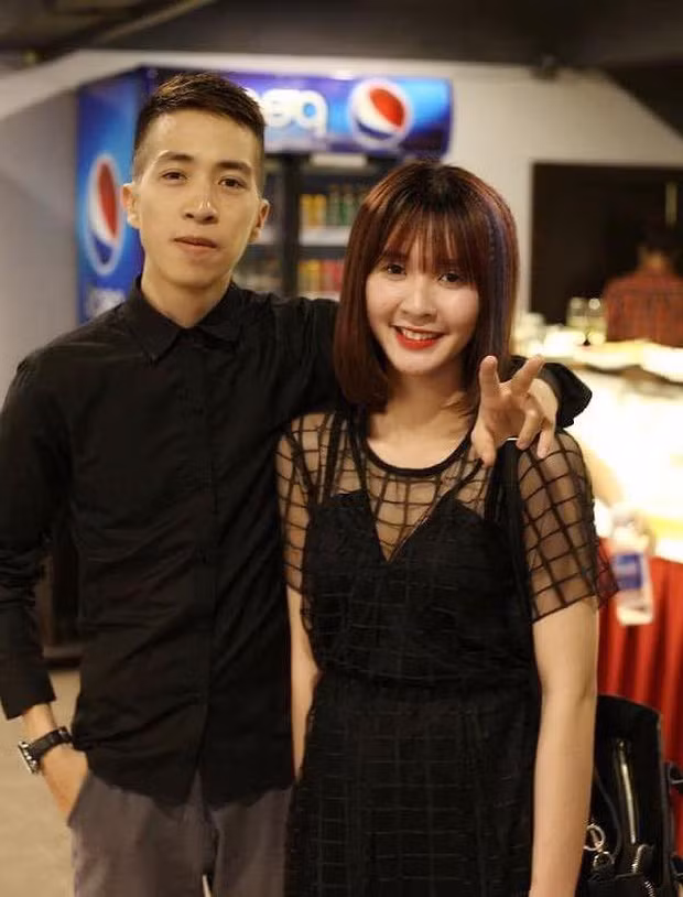 Đây cũng là khoảng thời gian cô bắt đầu mối quan hệ tình cảm với bạn trai tin đồn ViruSs.