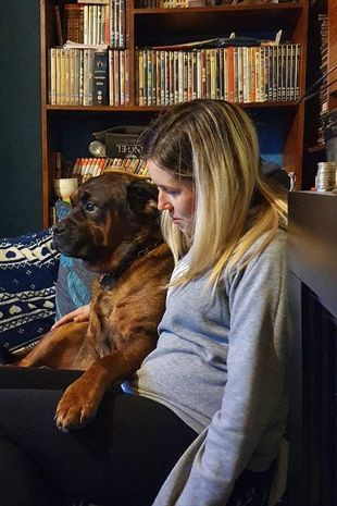 Người mẹ của hai đứa trẻ đến từ Staffordshire nhận được tin đau lòng rằng Marley bị ung thư, và chú chó sẽ không còn sống lâu nữa. Katie cho biết: “Marley sinh ngày 24/7/2013, chúng tôi đã cùng nhau trải qua mọi thăng trầm cuộc sống suốt 8 năm qua”. 