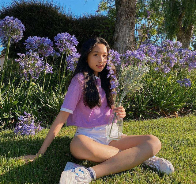 Sở hữu giọng nói trầm ấm, cộng thêm sự hoạt ngôn và vô cùng dễ thương Jenny Huỳnh khiến cho người xem có một cảm giác gần gũi mà không hề cầu kì hay màu mè.