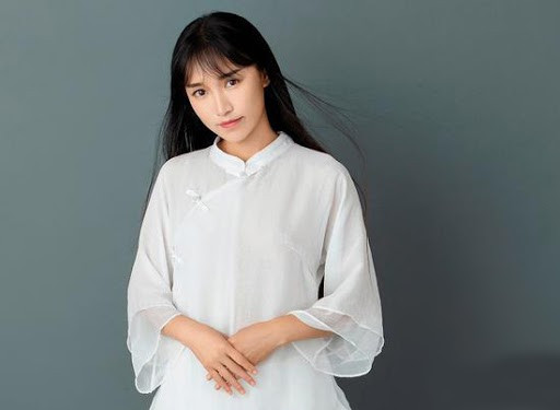 Trước khi trở thành một Youtuber nổi tiếng, Tử Thất từng làm nhiều công việc như bồi bàn, DJ quán bar… trong vòng 7, 8 năm. Biến cố để thay đổi Lý Tử Thất đến năm 2012, sau khi ông nội mất, 9X quyết định bỏ việc ở thành phố, trở về quê sống cùng bà nội.