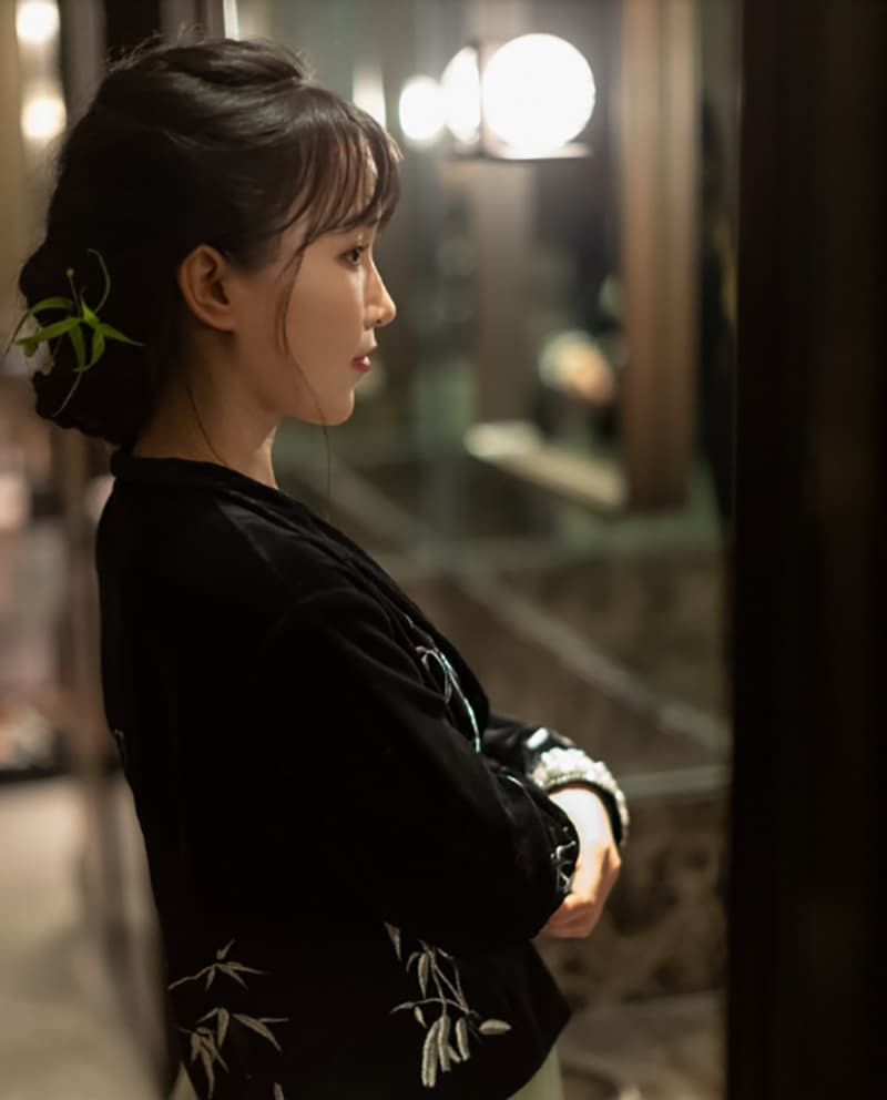 Ở góc nghiêng qua ảnh đã qua chỉnh sửa Lý Tử Thất nhận được nhiều lời khen ngợi về nhan sắc.